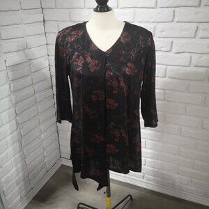 NWT Creation Ladies Size Medium Red & Black Patterned V-neck Tunic